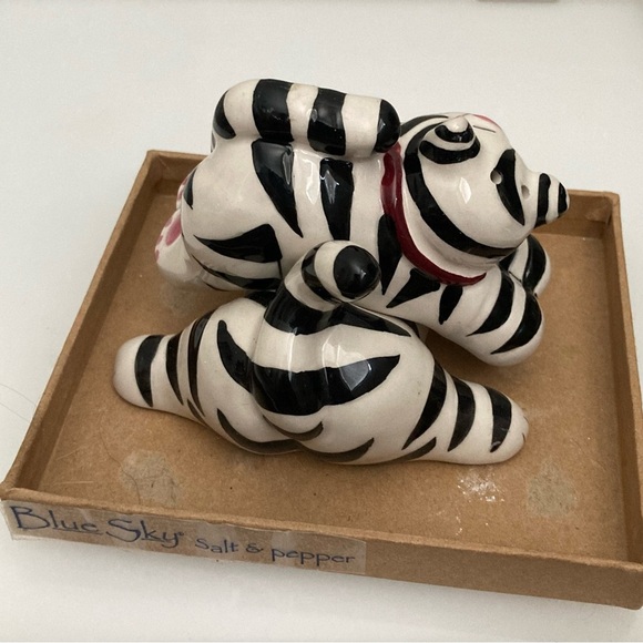 Blue Sky Clayworks Ceramic Stackable Tabby Kitty Cats Salt & Pepper Shakers - Picture 5 of 11